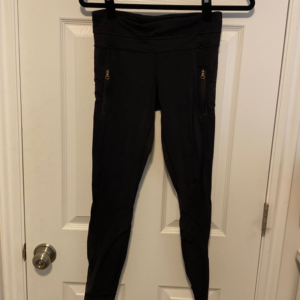 Black lulu leggings with zip pockets